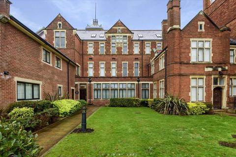 1 bedroom flat for sale, Royal Connaught Drive, Bushey, WD23.