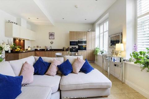 1 bedroom flat for sale, Royal Connaught Drive, Bushey, WD23.