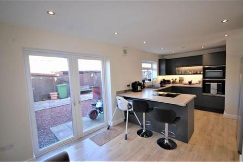 3 bedroom semi-detached house to rent, Rubens Avenue, South Shields