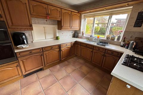 3 bedroom semi-detached house for sale, Kenilworth Road, Macclesfield