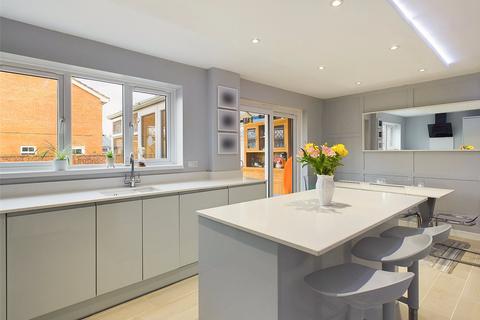 6 Broad Leys Road, Barnwood, Gloucester, GL4 3YW