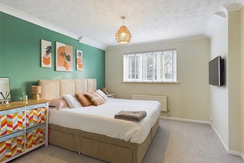 6 Broad Leys Road, Barnwood, Gloucester, GL4 3YW