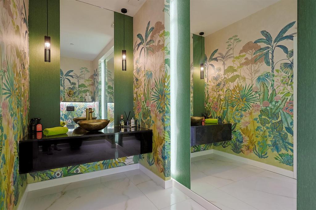 A page   3 2 1 Hollybush Close - Web-7.jpg