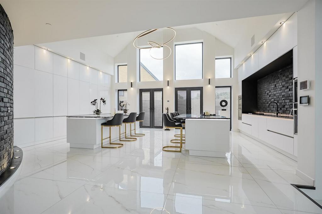 A page   4 1 Hollybush Close - Web-17.jpg