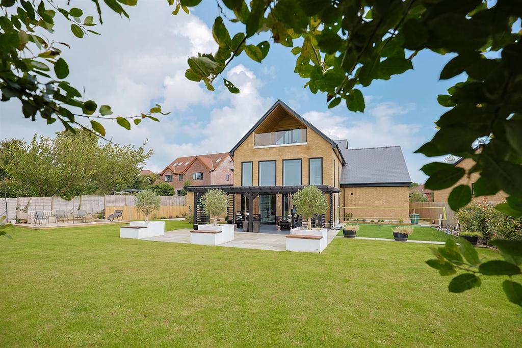 A page   Online 1 Hollybush Close - Web-50.jpg