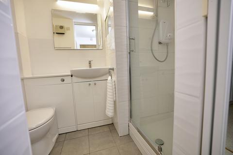 Studio to rent, Selhurst Close, wimbledon SW19