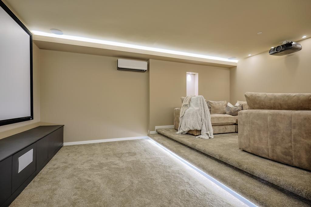 A page   6 1 1 Hollybush Close - Web-6.jpg