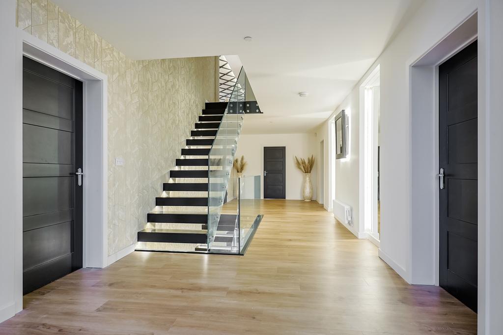 A page   6 2 1 Hollybush Close - Web-25.jpg