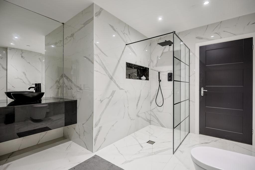 A page   7 1 1 Hollybush Close - Web-33.jpg