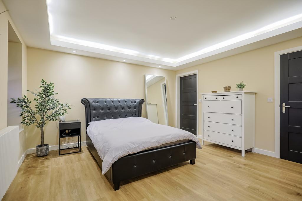 A page   7 4 1 Hollybush Close - Web-34.jpg