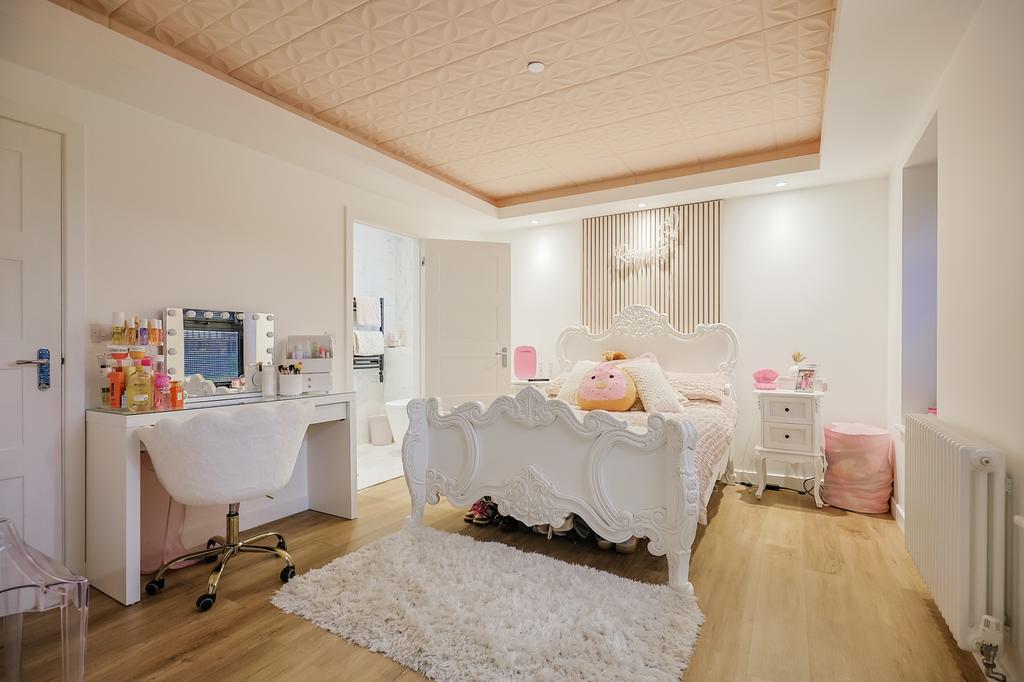 A page   7 5 1 Hollybush Close - Web-26.jpg