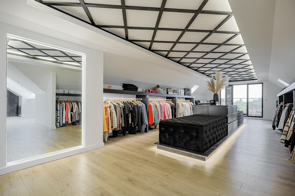 A page   9 1 1 Hollybush Close - Web-38.jpg