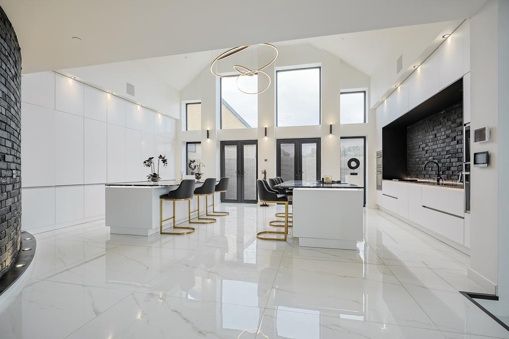 A page   4 1 Hollybush Close - Web-17.jpg