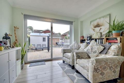 3 bedroom semi-detached house for sale, Severn Close, Portchester , Fareham, Hampshire, PO16 8QT