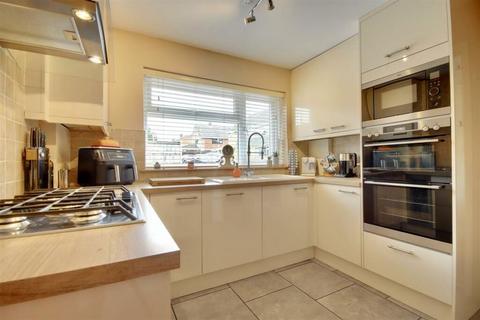 3 bedroom semi-detached house for sale, Severn Close, Portchester , Fareham, Hampshire, PO16 8QT