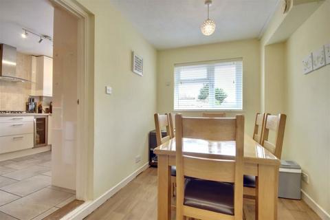 3 bedroom semi-detached house for sale, Severn Close, Portchester , Fareham, Hampshire, PO16 8QT