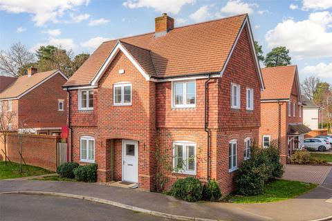 3 bedroom detached house for sale, Dove Close, Berkshire RG45