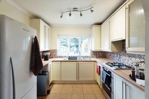 63 Armscroft Road, Gloucester, GL2 0SJ