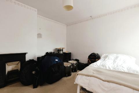 63 Armscroft Road, Gloucester, GL2 0SJ