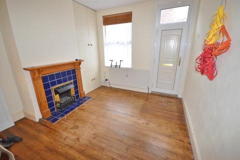 2 bedroom terraced house to rent, Harcourt Street, Luton