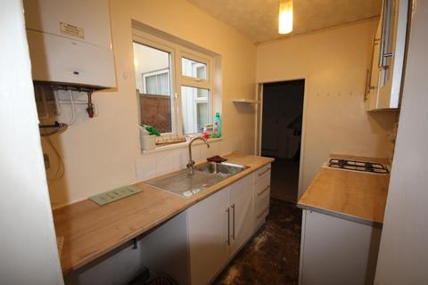 3 bedroom terraced house to rent, Heath Road, Burton upon Trent DE15