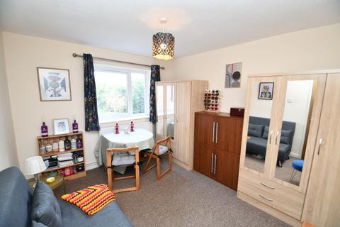 2 bedroom flat for sale, Canterbury Gardens, Reeves Court, M5