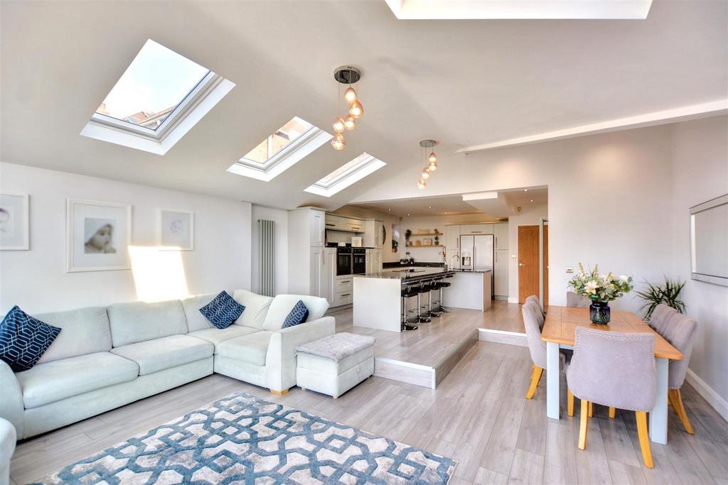 34 Rushy Lane - Kitchen Diner 8.jpeg
