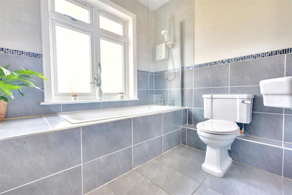 Bathroom 1.jpeg