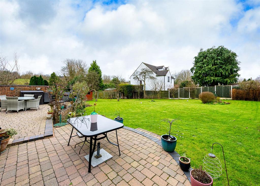 66 Sedgley Road-garden2 FEB25.jpg