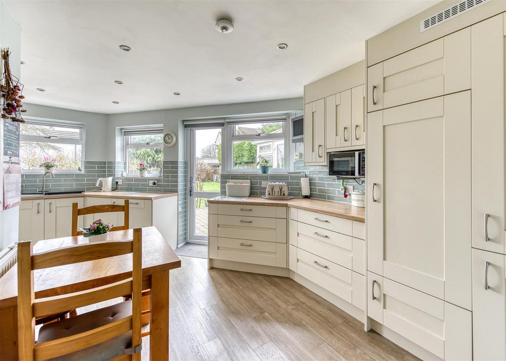 66 Sedgley Road-kitchen3 FEB25.jpg