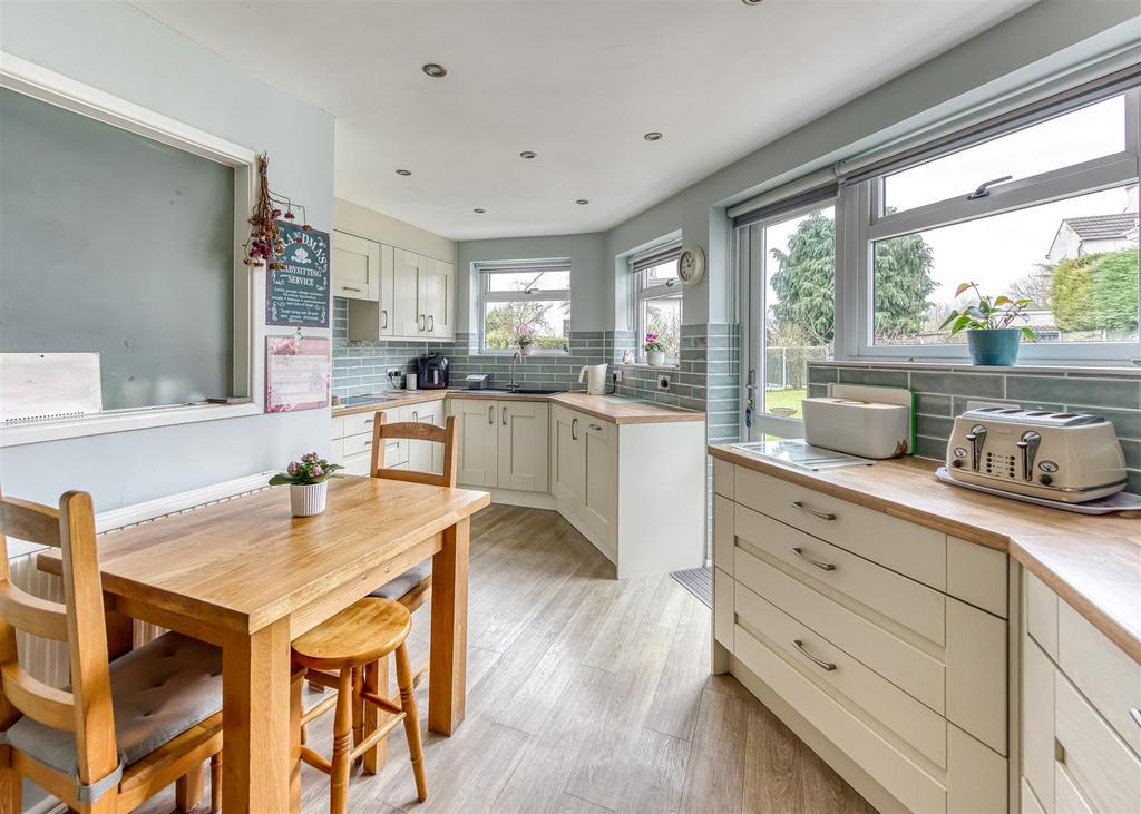 66 Sedgley Road-kitchen2 FEB25.jpg