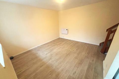 1 bedroom terraced house to rent, Willowmead Close, Woking GU21