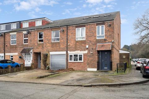 5 bedroom end of terrace house for sale, Halter Close, Borehamwood