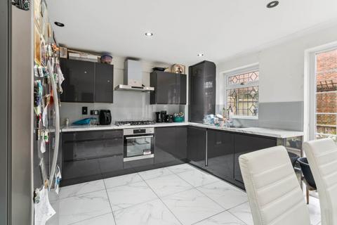 5 bedroom end of terrace house for sale, Halter Close, Borehamwood