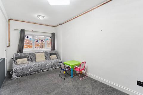 5 bedroom end of terrace house for sale, Halter Close, Borehamwood