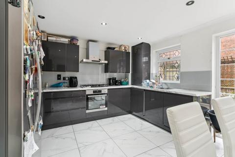 1 Halter Close, Borehamwood, WD6 2SN