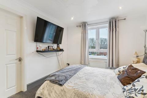 1 Halter Close, Borehamwood, WD6 2SN
