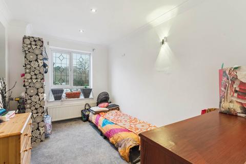 1 Halter Close, Borehamwood, WD6 2SN
