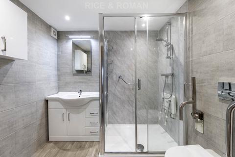 2 bedroom retirement property for sale, Queens Road, London SW19