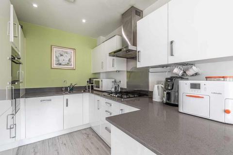 17 Foxherne, Slough, SL3 7AR