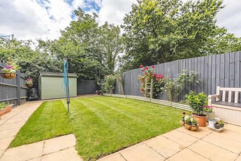 17 Foxherne, Slough, SL3 7AR