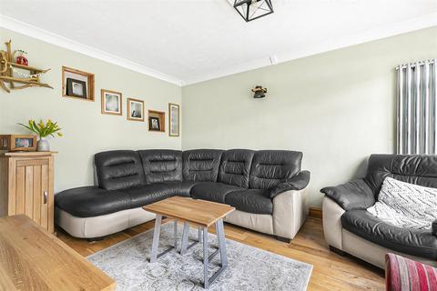 3 bedroom terraced house for sale, Vermont Road, Slough