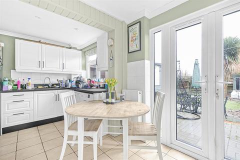 3 bedroom terraced house for sale, Vermont Road, Slough