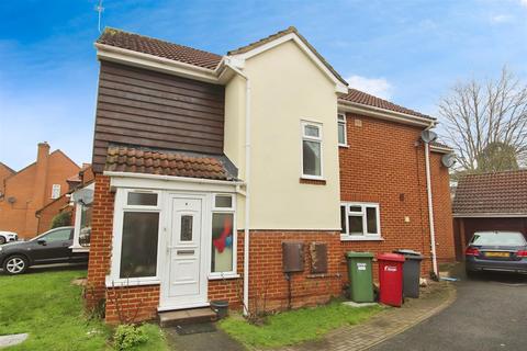 4 bedroom detached house to rent, Palmerston Avenue, Slough