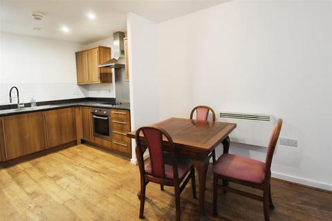 2 bedroom flat to rent, The Junction, Slough