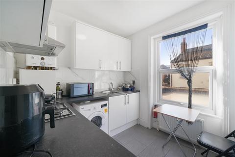 2 bedroom flat for sale, Munster Road, SW6