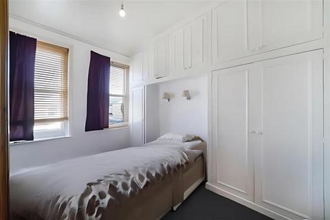 2 bedroom flat for sale, Munster Road, SW6