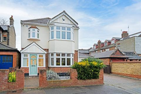 3 bedroom detached house for sale, St. Margarets Road, Aldersbrook