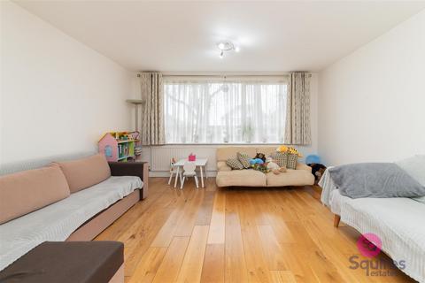 2 bedroom flat for sale, High Mount, Station Road, London