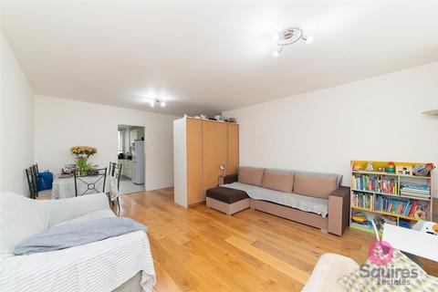 2 bedroom flat for sale, High Mount, Station Road, London